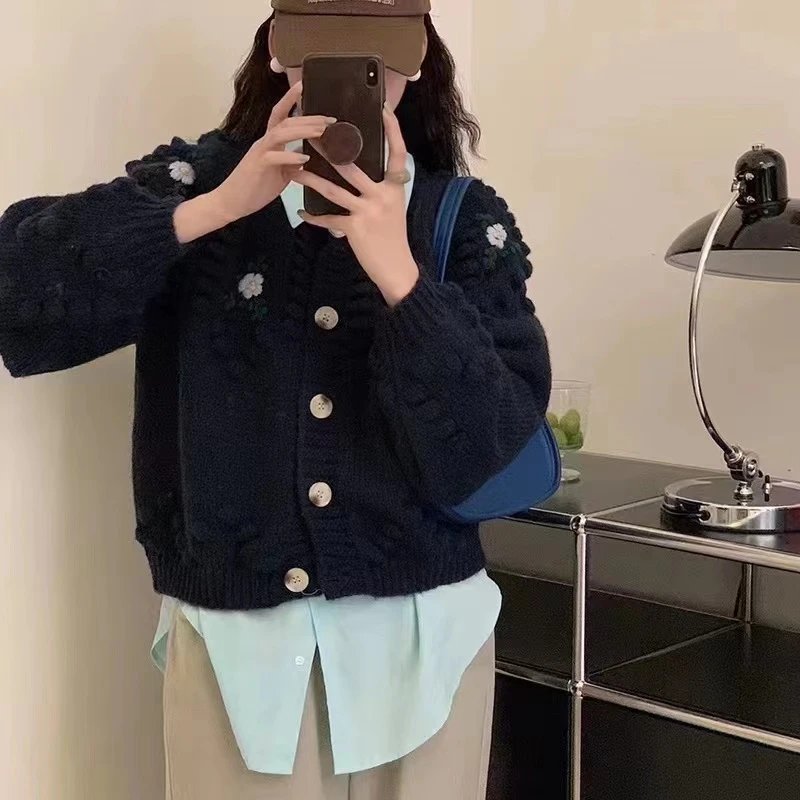 AOSSVIAO 2025 الخريف الدافئة طويلة الأكمام سترة مشغولة من الصوف زهرة التطريز سترة المرأة عادية واحدة الصدر سترة معطف 3