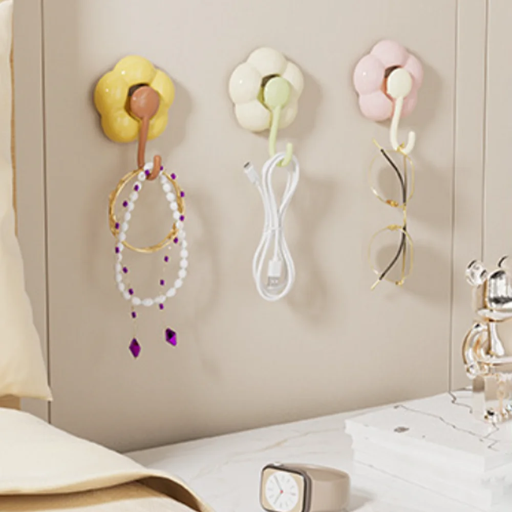 1pc yellow/pink/green flower suction cup hook, no punching and no marks, suitable for behind the bathroom door in the bathroom