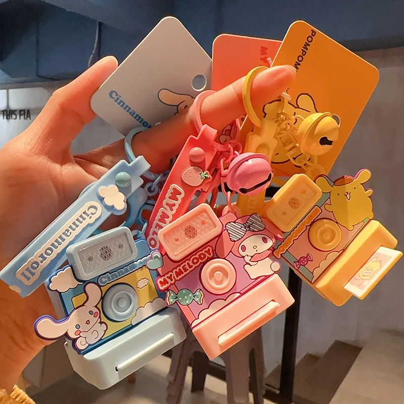 Sanrio Hello Kittyイミテーションポライドカメラキーホルダー