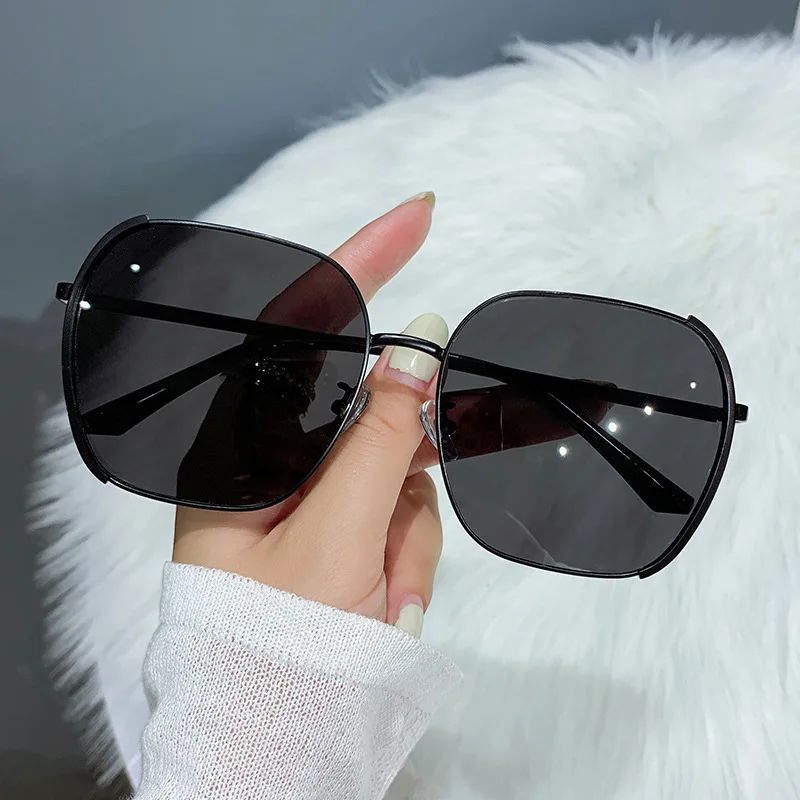 

New Metal Sunglasses Fashion Large Rim Women's Sunglasses European and American Popular Selling Douyin Online Influencer Glasses