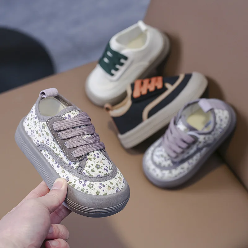 

Маленькие корейские парусиновые туфли с цветочным принтом; Лоферы с круглым носком для мальчиков и девочек; Повседневная обувь для малышей