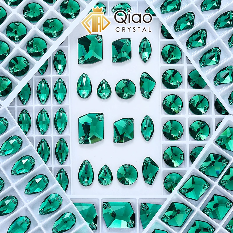 QIAO Smaragdgrüne Kristallglas-Aufnähsteine, flache Steine für DIY-Bastelarbeiten, Hochzeitskleider, Kleidungsdekoration, Handarbeiten