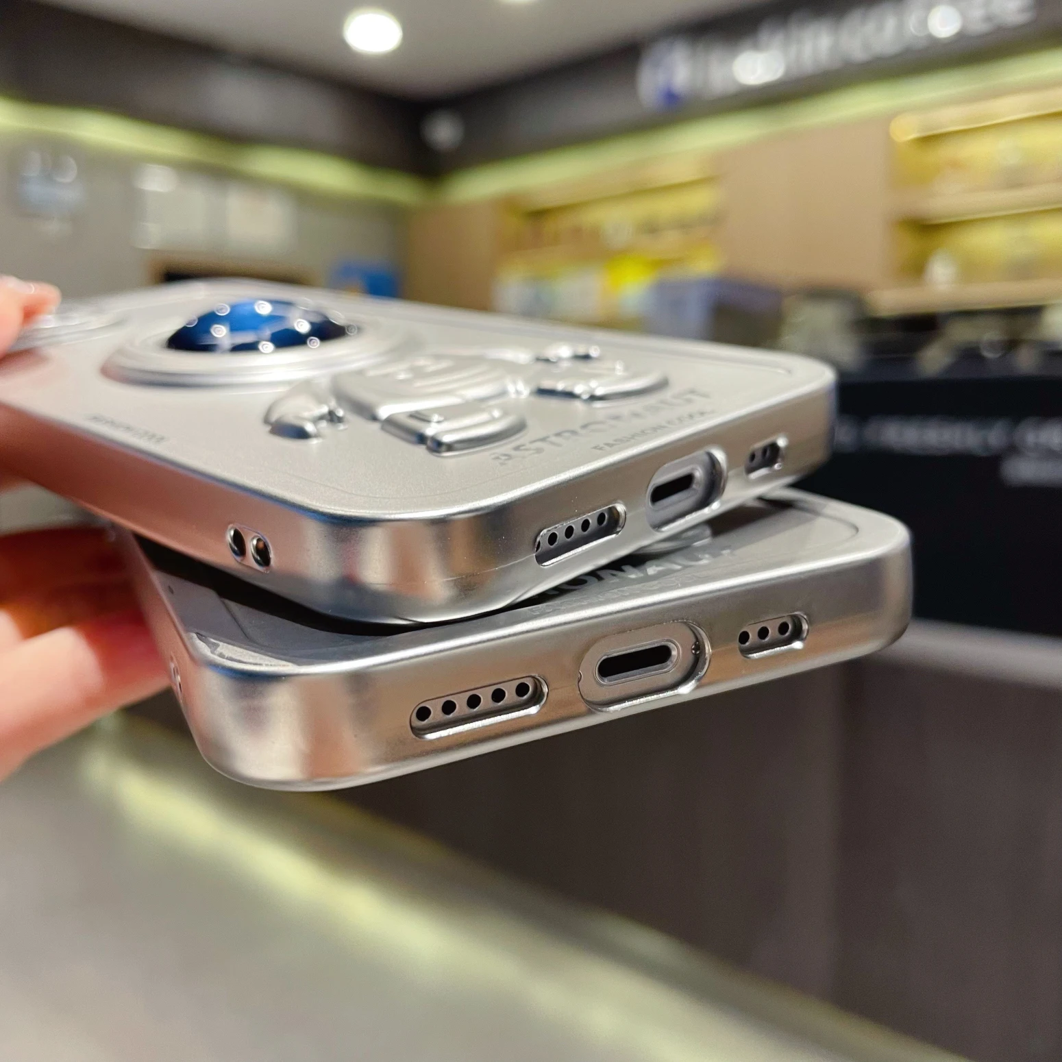 قاب آیفون آسترونات سه بعدی 17 Sab7dc45b056f4d6dad3b79cb6836caf2w