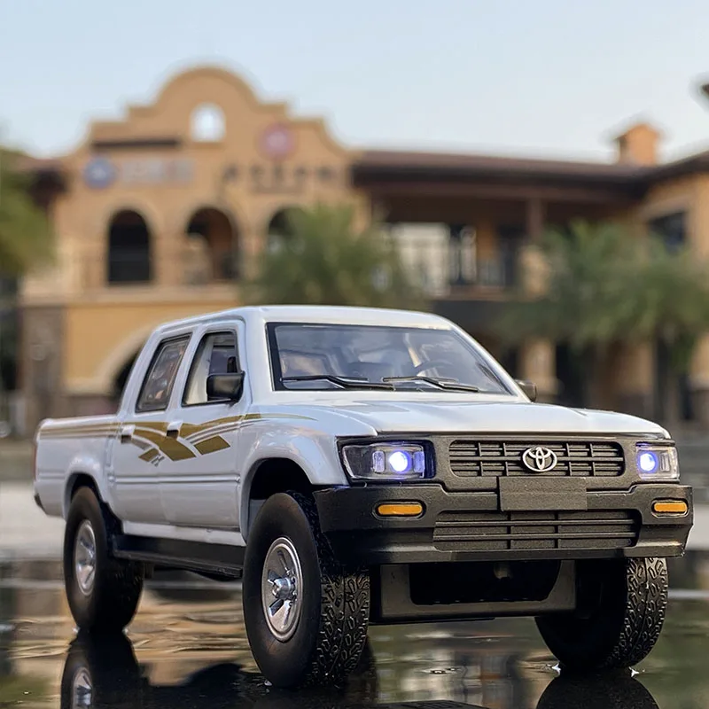 ミニカー 1/32 トヨタ Hilux Double Cabin 1:32 Toyota Hilux Pickup Alloy Car Model Diecasts \u0026 Toy Vehicles