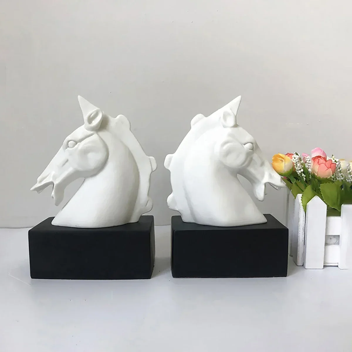 

White Horse Head Bookends Creative Home Decorative Book Ends Animal Style Book Stand Modern Room Decoration
