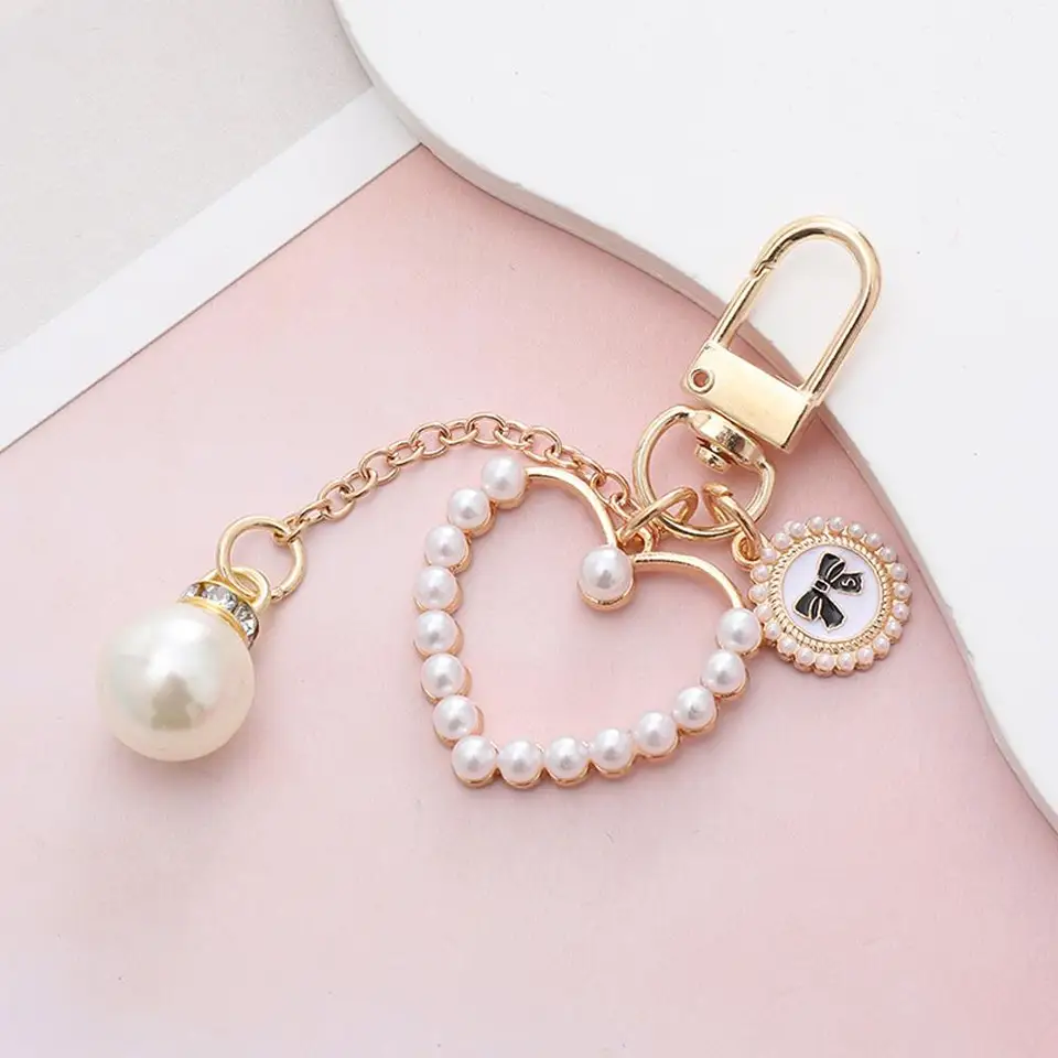 Portachiavi Con Perle A Forma Di Fiore | Bicolore Bianco E Oro | Ciondolo Cuore | Regalo Per Donne | Accessorio Per Borse