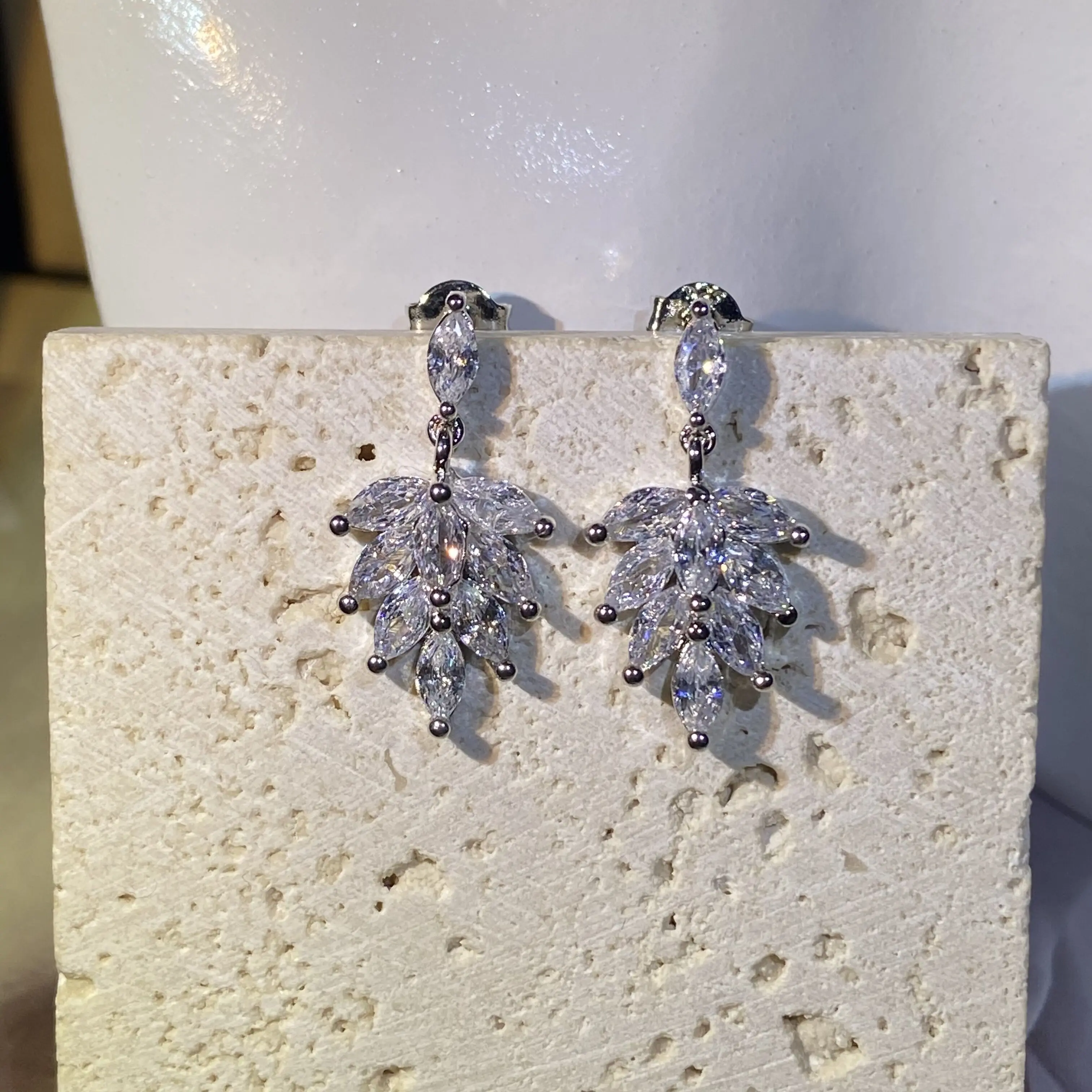 2022 NEW Creative Snow Crystal Earring For Women  Diamond Flower Prevent Allergy Engagement Wedding Gift Jewelry