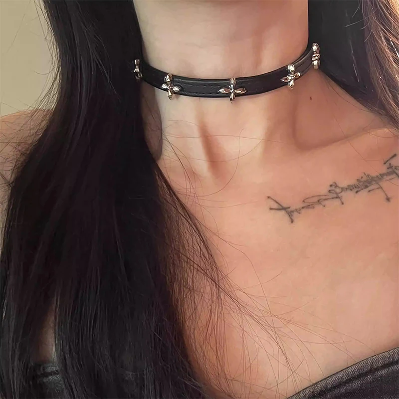SIXDUTON Collana Farfalla per Donna Ragazze, Girocollo Placcata 14K Acciaio Inossidabile Choker Regolabile, Gioielli per Mogile Regali Anniversario Compleanno Valentins Day (Argento