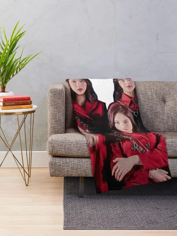 LOONA - So What Throw ���, ������ ���� ���