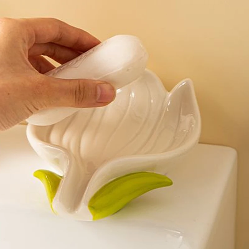 Ceramic Soap Dish, Household Bathroom Supplies, Creative Light Luxury Cute Flower Shape Soap Box No Punching Draining Water, 1Pc