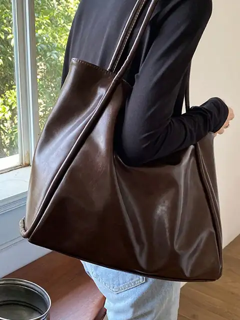 2024 new soft leather large capacity tote bag with a niche design for handheld use, single shoulder underarm bag for class and c 4