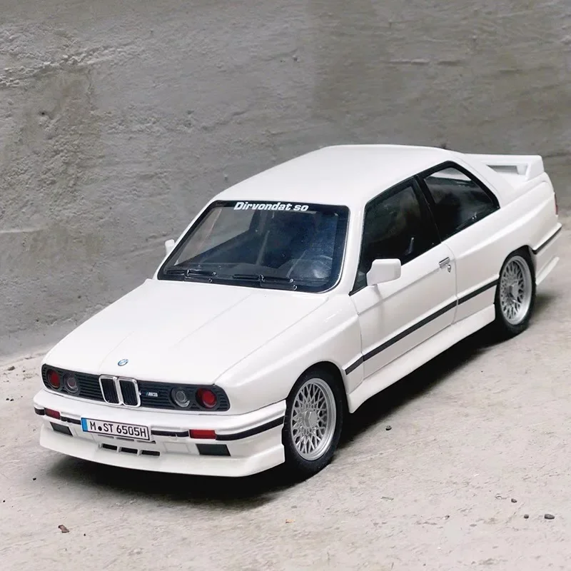 1:24 BMW M3 E30 Diecast Metal Miniature Car with Sound & Light Features