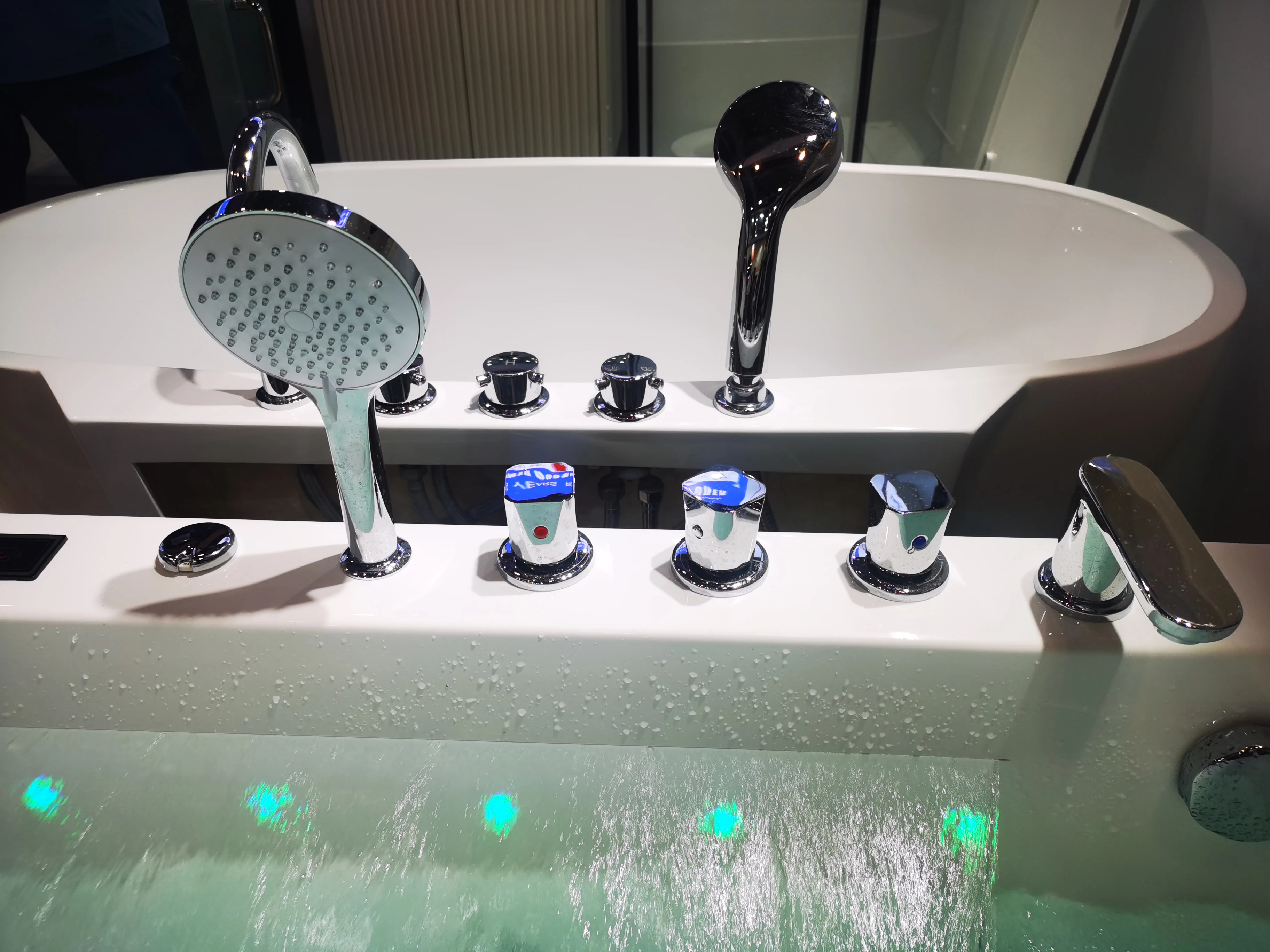 Luxury Freestanding Acrylic Outdoor Hot Tub Designed Rectangle Bathroom Pool Spa Whirlpool Soaking Massage Bathtub