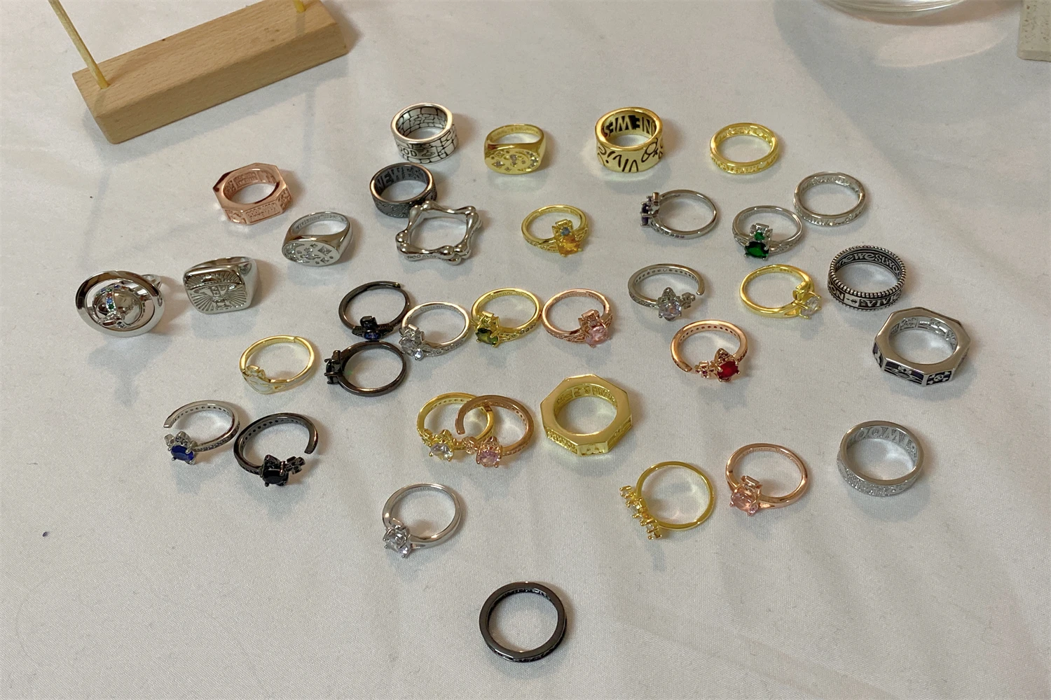 Кольцо женское для банкета маленькая коллекция в стиле ретро |