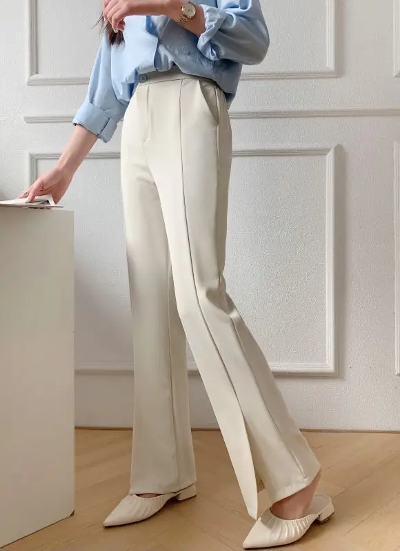 Рисунок 2 - Брюки женские черные с разрезом спереди