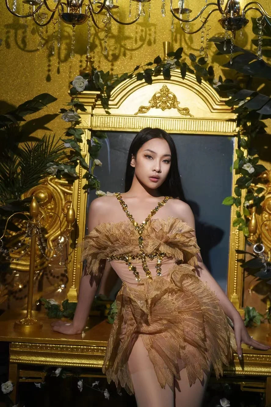 Women Evening Party Prom Birthday Celebrate Costume Sexy Stage Gold Crystals Performance Outfit Rhinestones Sleeveless Dress