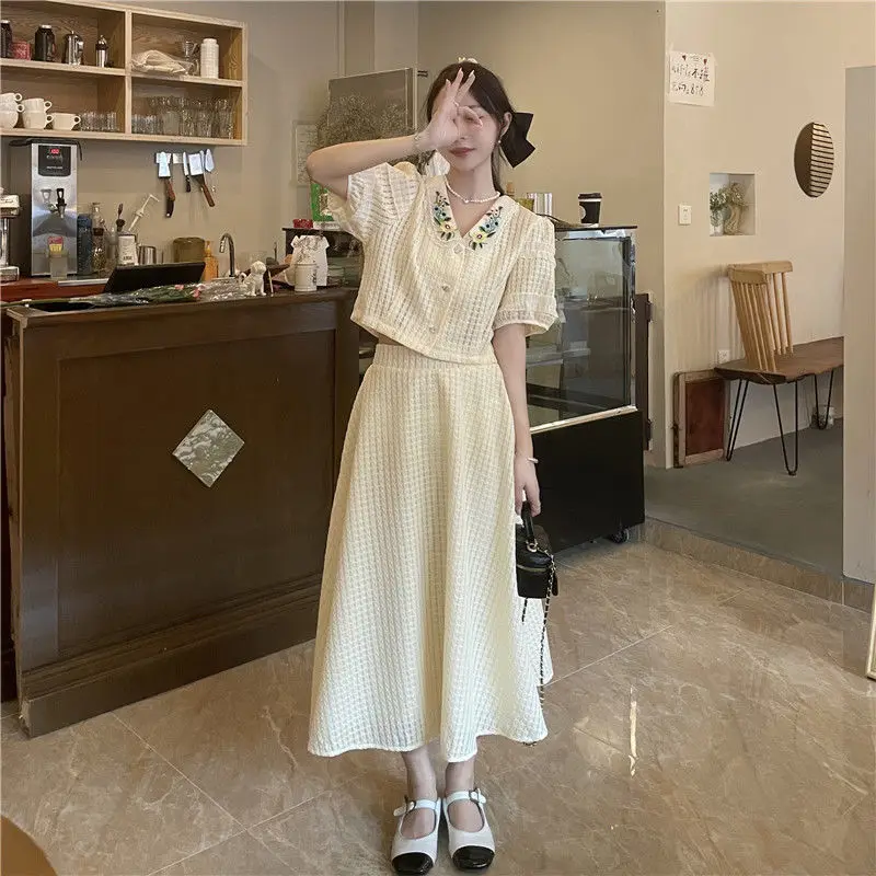 Small Fragrant Wind Set Skirt Women's Summer 2024 New Doll Neck Embroidered Short Top High Waist Half Skirt 2-piece Set