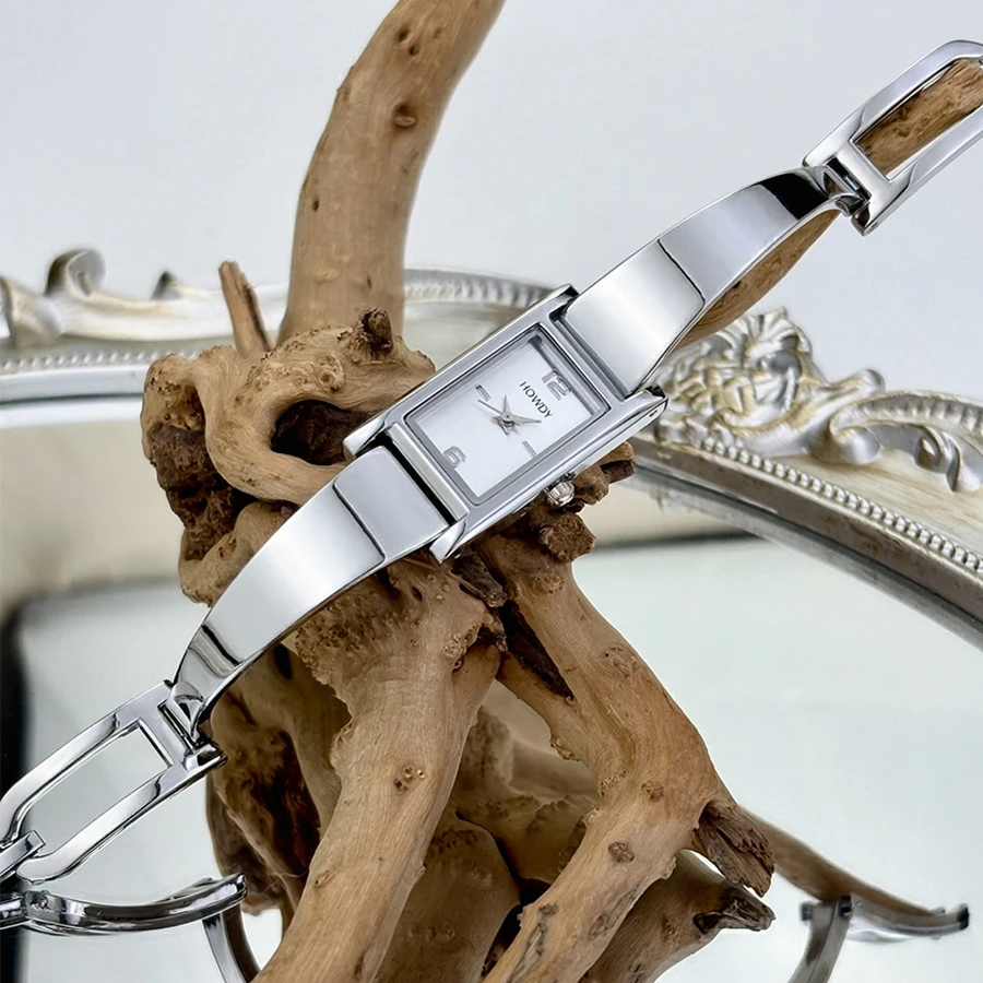 Elegant Rectangular Bracelet Watch for Women with Curved Strap: A Timeless Accessory - 2