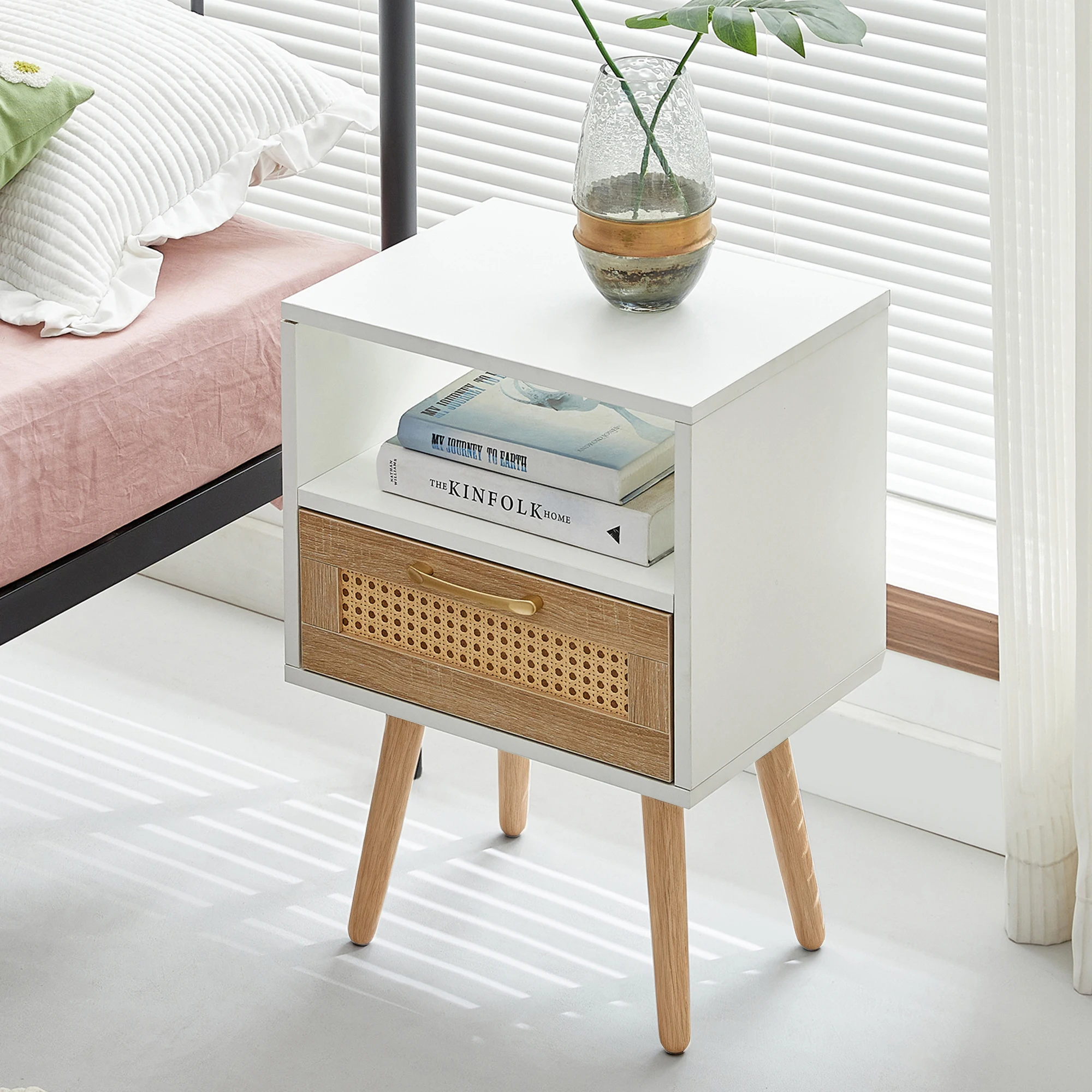 Rattan-Beistelltisch mit Schublade und Massivholzbeinen, moderner Nachttisch, Beistelltisch für Wohnzimmer, Schlafzimmer, weiß – Detail 8