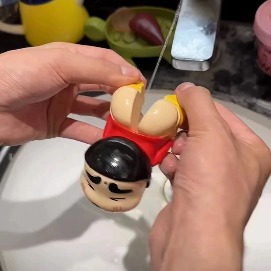 Cartoon Spraying Crayon Shin Chan Press Water Gun Cartoon Children's Toy Tricky Little Water Gun Play Beach Toy Birthday Gift