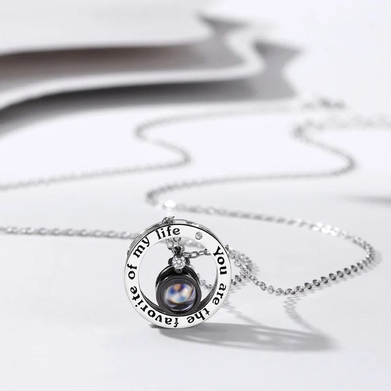 

Projection Couple Necklace Fashion Jewelry Female Design Sense Pendant 520 Valentine's Day Gift