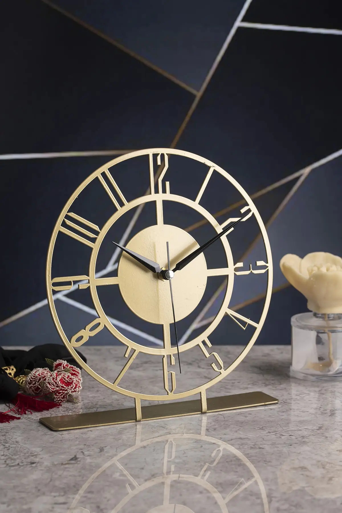 Металлические золотые настольные часы 25x23 см современная модель Bunnela