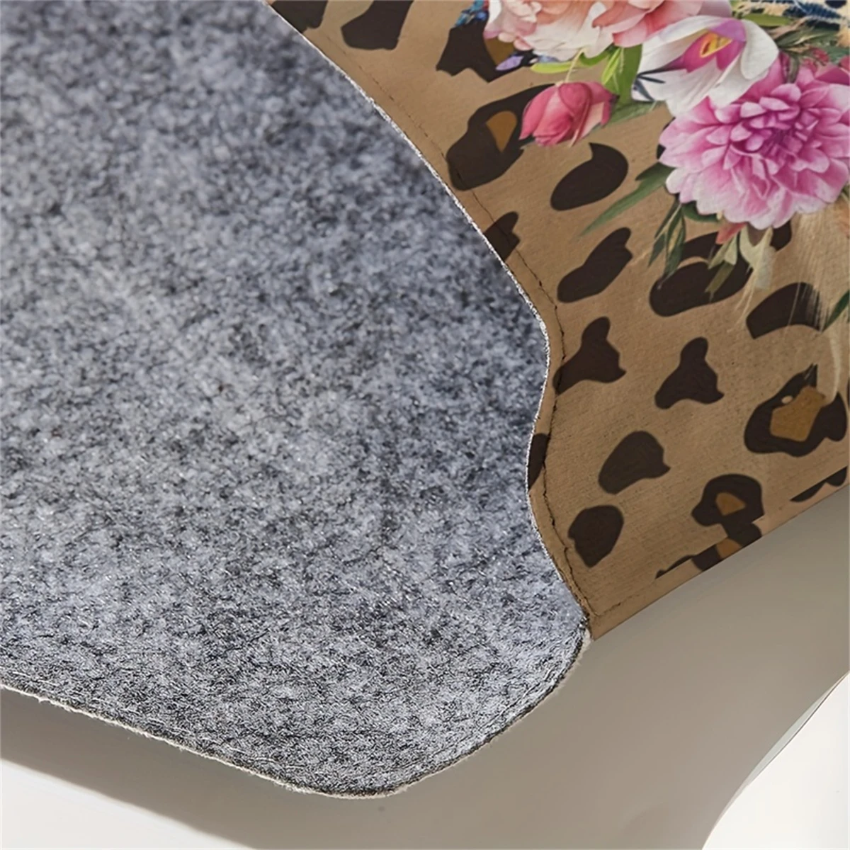 Cheetah print pattern laptop bag with soft laptop fabric cover, suitable for laptop soft cover storage and tablet storage bag