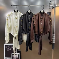 Chemise en satin de couleur unie pour femme, avec boucle en métal de luxe, style rétro y2k, boutons asymétriques, élégante, à lacets, pour le printemps 1