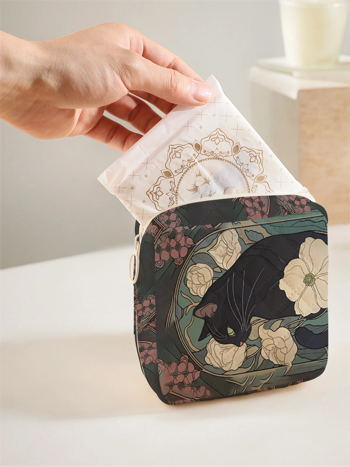 1 portable sanitary napkin storage bag with cat flower pattern and diamond mesh material, lightweight women's tissue bag