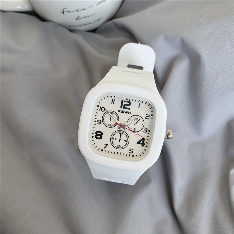 

Sport Square Quartz Digital Dial Casual Wrist Watches Rubber Strap Fashionable Clock Waterproof Wristwatch for Women