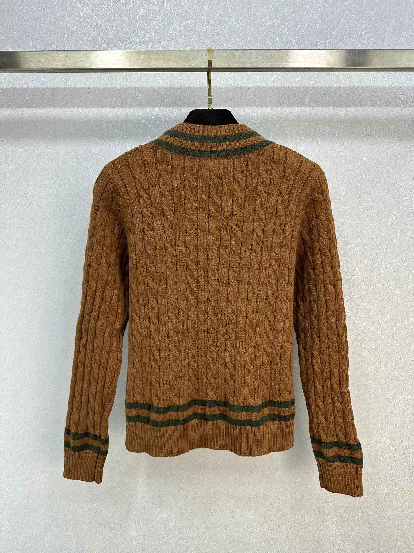 

The new autumn and winter V-neck embroidered flower sweater women's external knit sweater