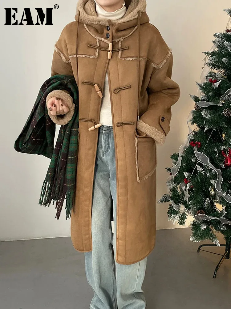 [EAM] Brown Horn Buckle Big Size Thick Suede Jacket New Hooded Long Sleeve Women Coat Fashion Tide Autumn Winter 2024 1DH4018