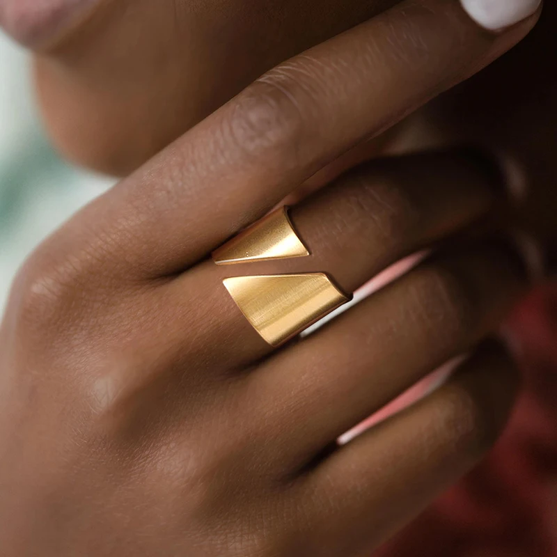 Stainless Steel Ring Finger Ring Modern Wrap Wide Ring for Women Geometric Finger Statement Ring Party Layered Jewelry