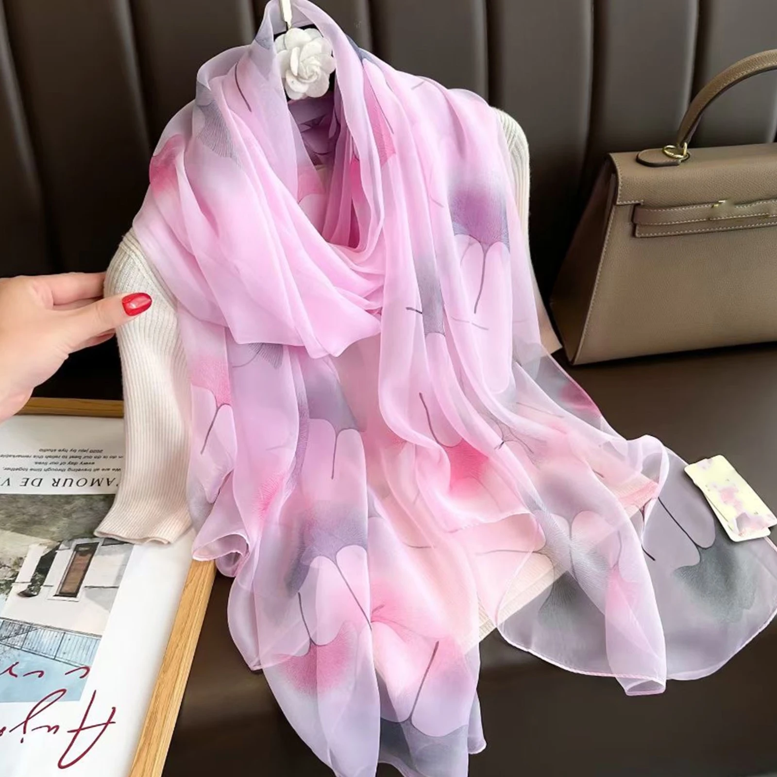 Outdoor Sunscreen Shawl Women's New Luxury Print Bandanna 185 * 130cm Fashion Style Silk Scarf The Four Seasons Muslim Headcloth 5