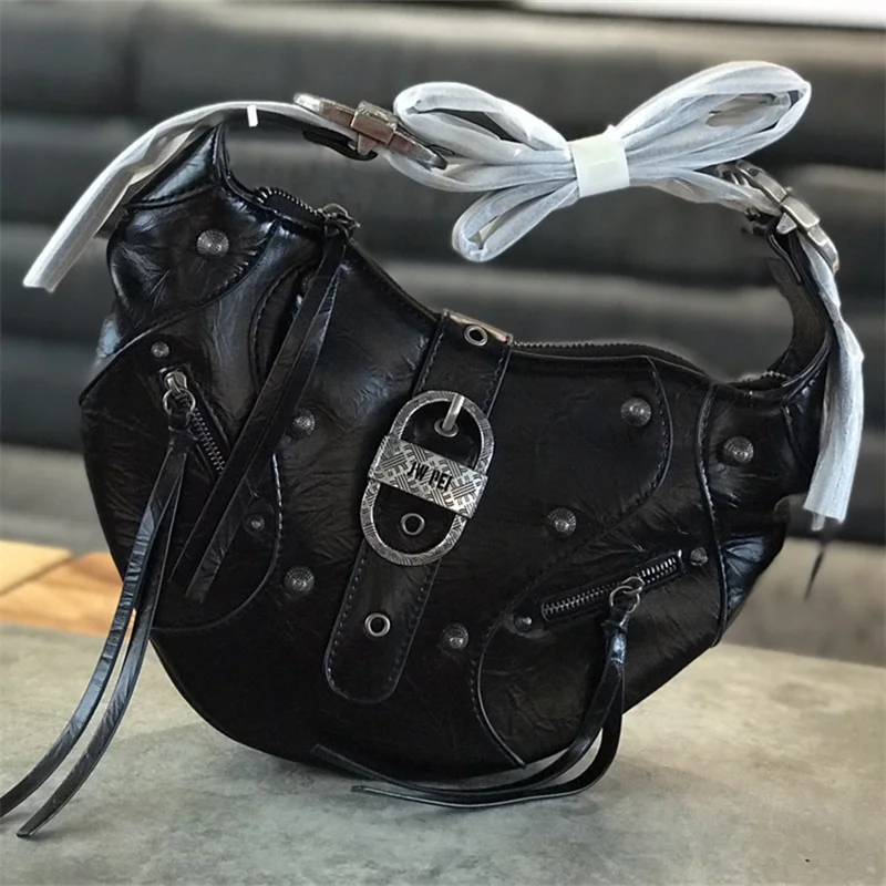 حقيبة كتف نسائية من جلد البقر المشمع بتصميم كلاسيك...