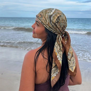 وشاح ساتان مربع كبير بلمسة حريرية فاخرة — صورة 4
