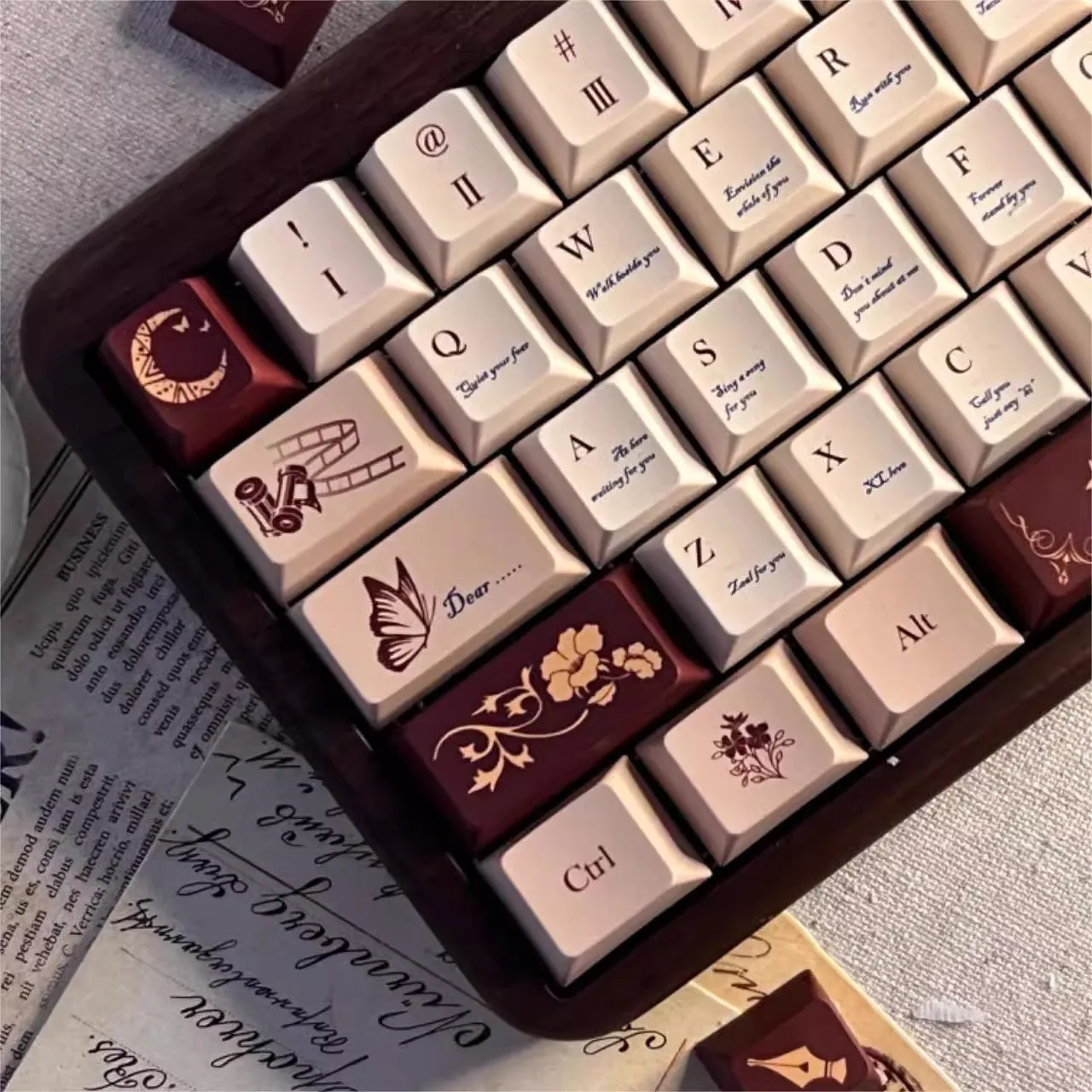 Love Letter Keycaps Grupo Pbt Sublimação de Tintura Cereja Perfil Keycap Lightproof 61 64 68 75 84 87 96 98 Conjunto Dependente - Imagem 4