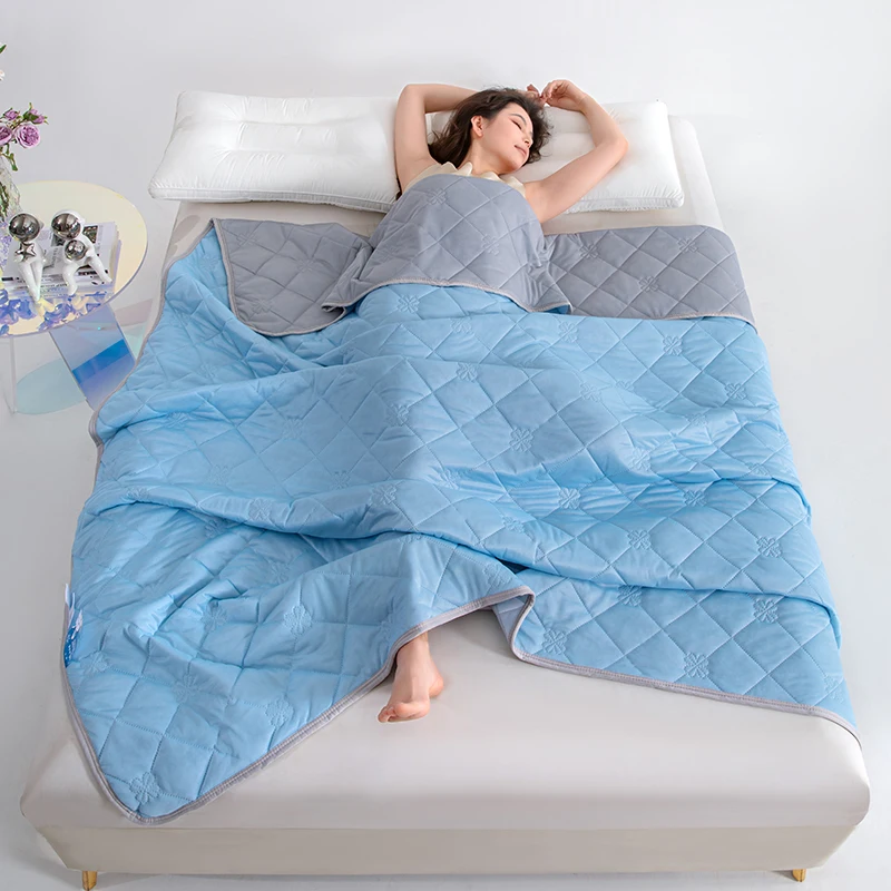 Summer cool dual color quilting machine washable summer quilt Lazy Bed Blanket Comfortable and Soft thin summer quilt