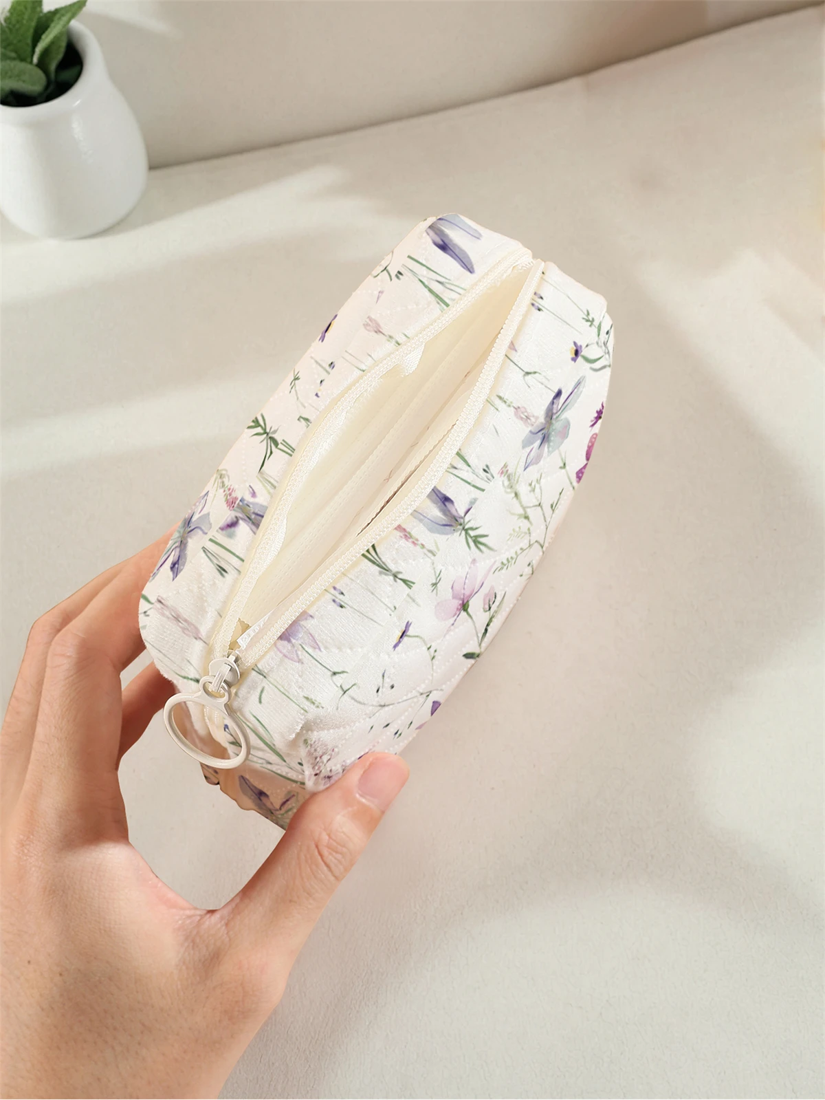1 portable sanitary napkin storage bag, featuring floral patterns and diamond mesh material, lightweight women's tissue bag