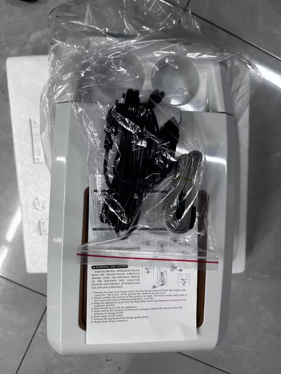 베스트셀러 가정용 AC220V 차량용 DC12V 12L 차량 냉장고 차량/가정 겸용 455X245X295mm 디지털 디스플레이 온도 조절 가능 모델