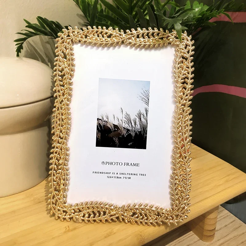 

Office Family Picture Frame Unique Stand Metal Personalized Photo Frame Small Size Nordic Charm Porta Retrato Home Decoration