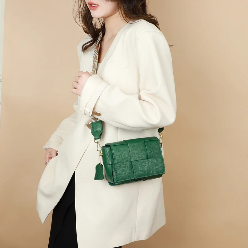 100% Cowhide Women's Shoulder Bags Genuine Leather Woven Crossbody Bags Wide Straps Messenger Bags Fashion Designer Brands Totes