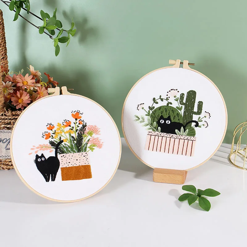 アンティークキルト＆アニマル刺繍わんちゃん♡ねこちゃんハンドメイド刺繍·͜· ♡ 🐈ネコ刺繍コットンハンカチ ¥605 #ハチワレ #ブチ #チャトラ