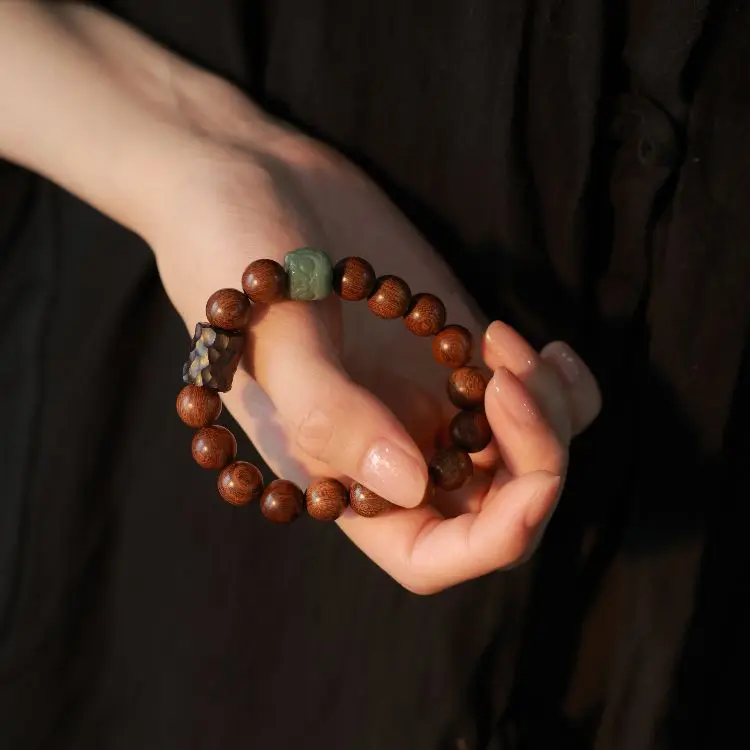 

UMQ Xingshi Gold Sandalwood Bodhi Wood Carving Hand Toy String Bracelet for Men Collectables-Autograph Rosary