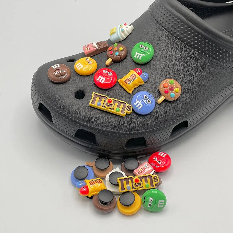 5ks roztomilá dopis M hlavička bota okouzluje pro child's crocs bačkory DIY částí čokoláda bonbóny dekorace špendlíky vhodný dřeváky příslušenství