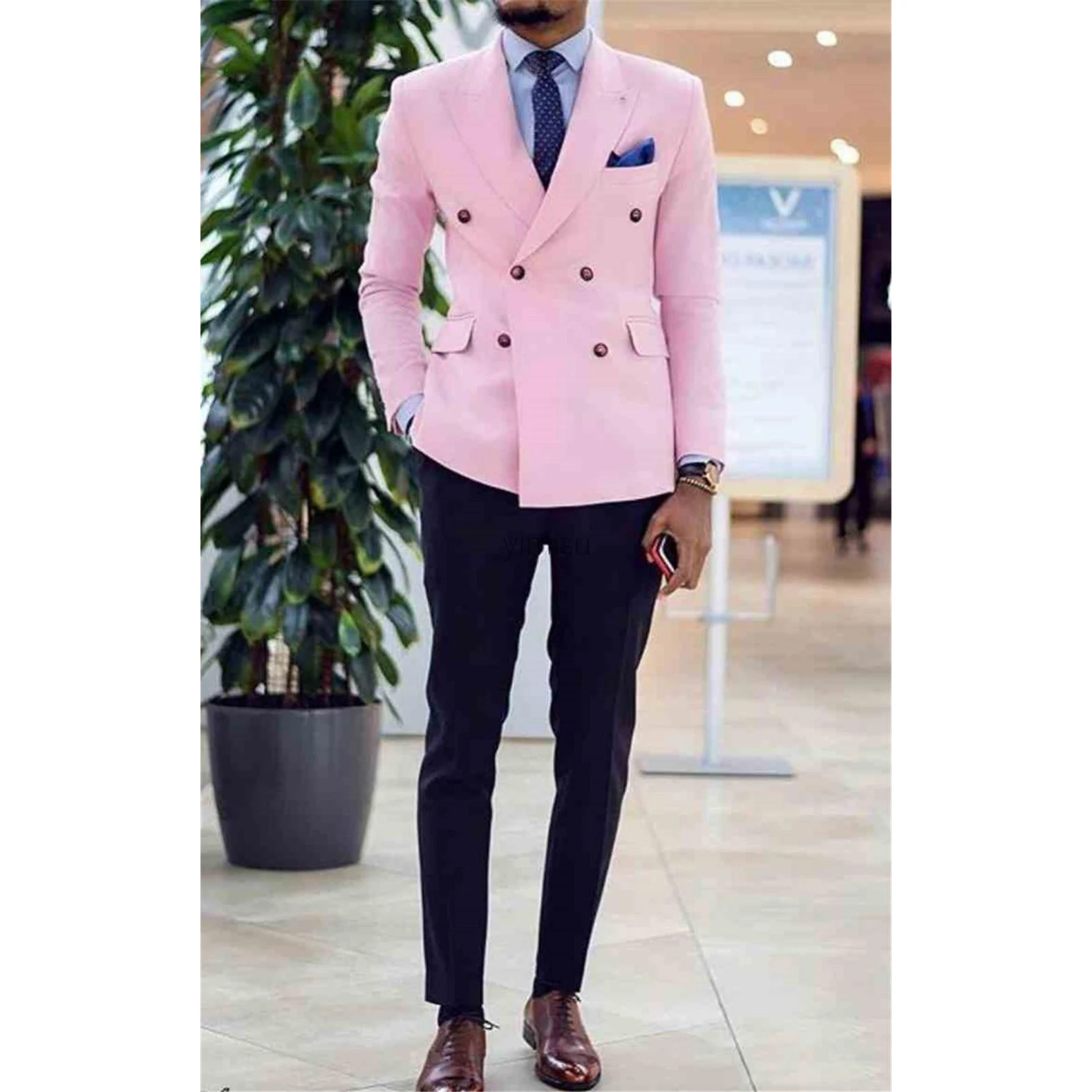 

2022 Pink Men Suits Peaked Lapel Double Breasted Prom Suits Slim Fit Men Tuxedos Groom Wedding Suits for Best Men 2 Pieces Suit