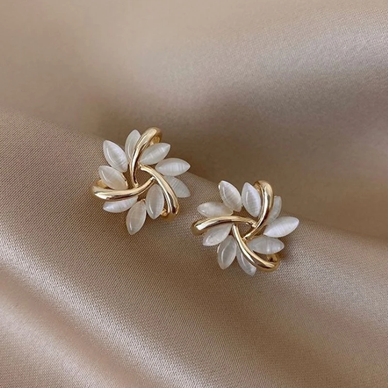 2021 Hot Elegant and Exquisite Opal Petal Circle Stud Earrings For Women Classic Jewelry Luxury Party Girl