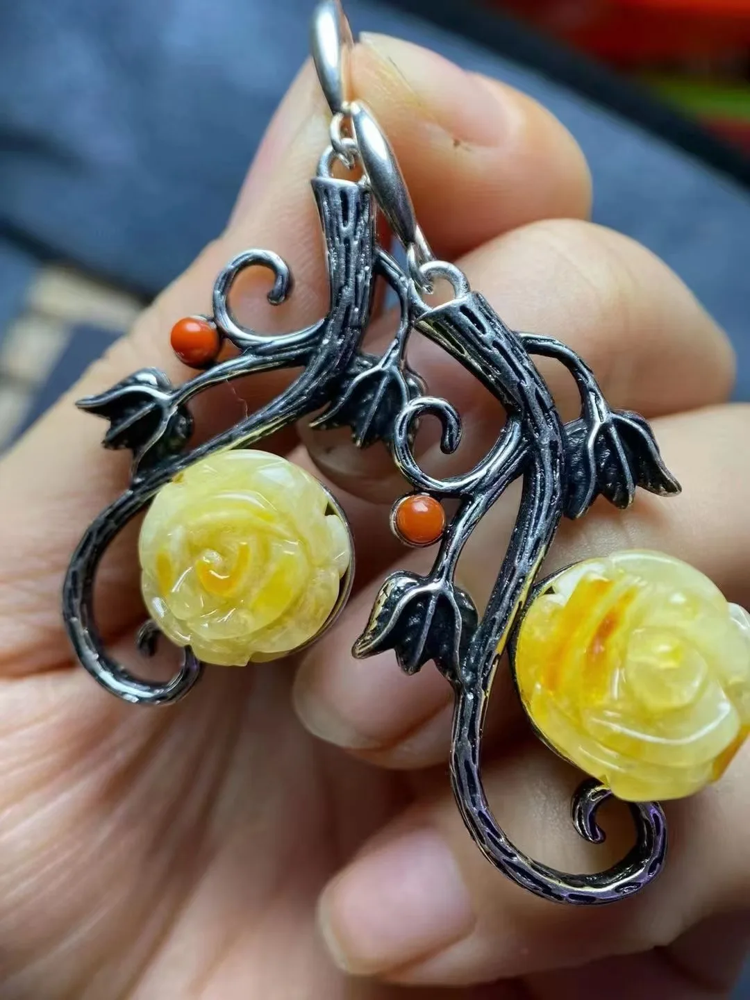 

10pcs/lot natural amber flower drop earrings The carving is exquisite Peony flowers S925 silver south red agate embellished gitf