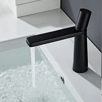 ก๊อกน้ําอ่างล้างหน้าห้องน้ําโมเดิร์นสแตนเลสผสมก๊อกดาดฟ้าติดตั้งก๊อกน้ําร้อนและเย็นก๊อกน้ําอ่างล้างจานสําหรับห้องน้ํา 5