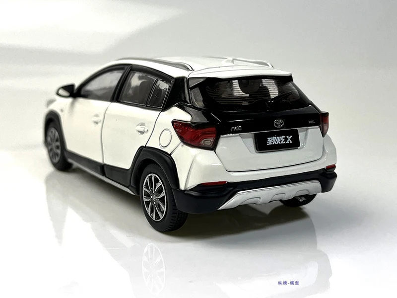 New Diecast Alloy 1:30 Yaris L X Multi Color Open Door Car Model